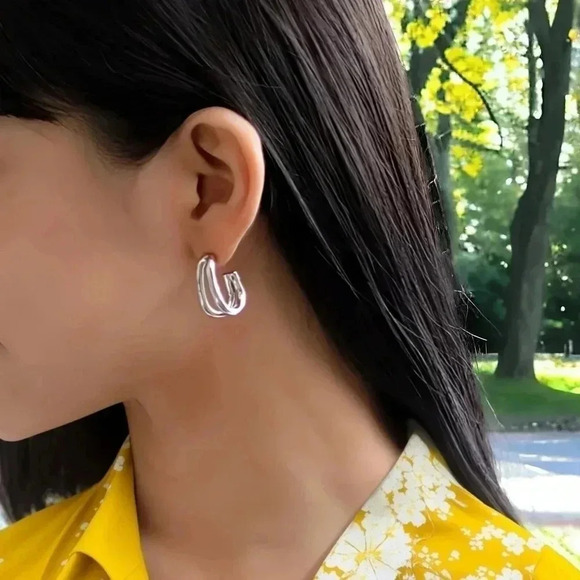 πMinimalist Double Hoop Earrings 18K White Gold Plated Stainless Steel - Picture 4 of 12